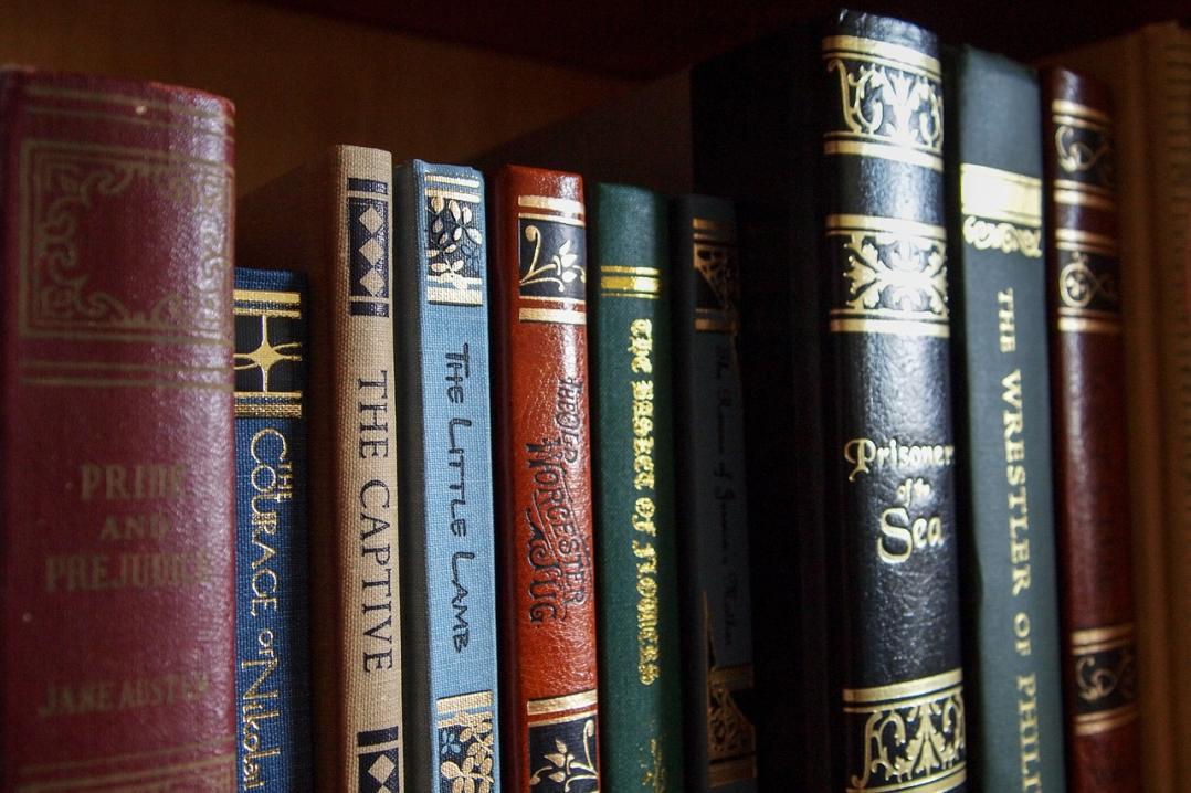 كيف يمكن لمراجعات الكتب أن تساهم في الحفاظ على التراث الأدبي وتقديره؟